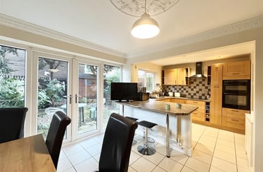 Welbeck Walk, Arboretum, Nottingham - Image 2